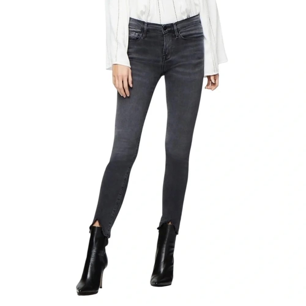 FRAME Le Skinny De Jeanne Crop Raw Triangle Hem Jean in Tull Size 26